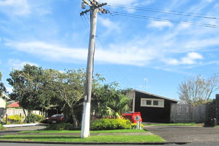 Photo of property in 1/123 Bradbury Road, Botany Downs, Auckland, 2010