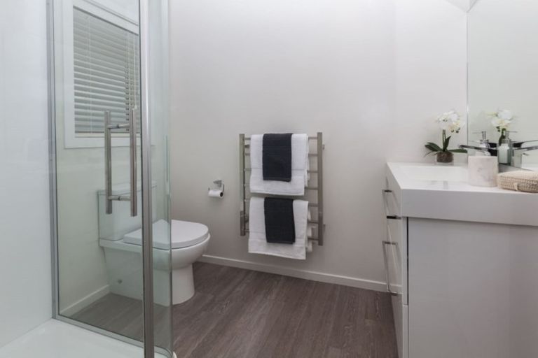 Photo of property in 19 Thornwood Place, Redwood, Christchurch, 8051