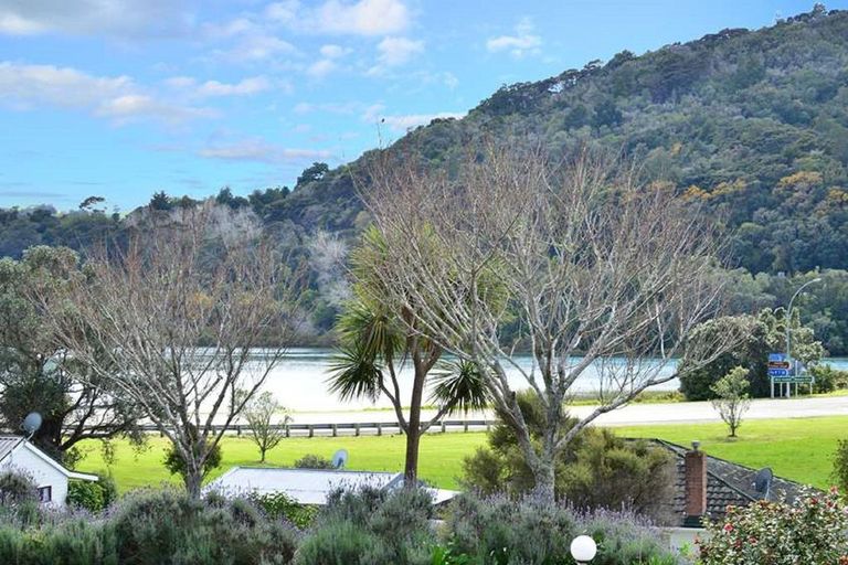Photo of property in 2e Weranui Road, Waiwera, Orewa, 0994