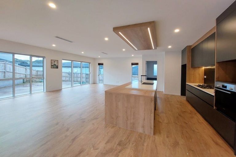 Photo of property in 66 Taikura Avenue, Red Beach, 0932