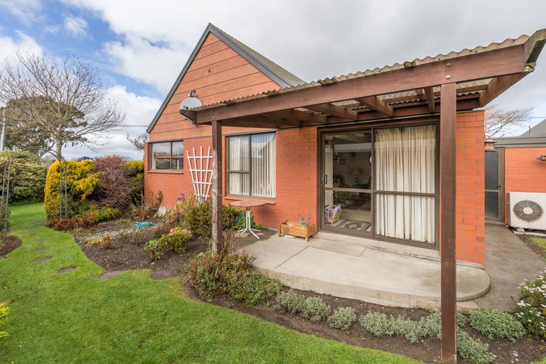 Photo of property in 2/81 Veitches Road, Casebrook, Christchurch, 8051