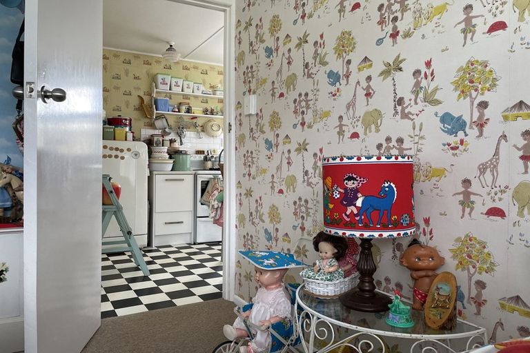 Photo of property in 21 Centreway Road, Port Waikato, 2695