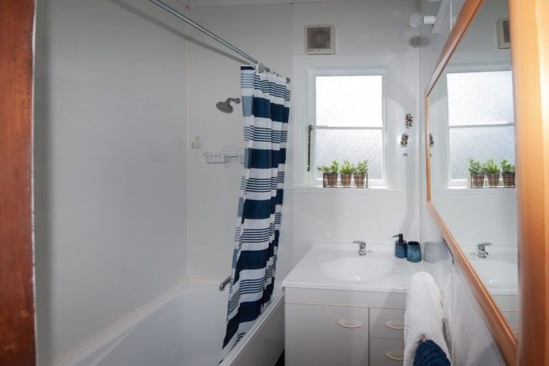 Photo of property in 10 Kipling Street, Johnsonville, Wellington, 6037