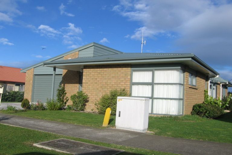 Photo of property in 162 Ruapehu Drive, Fitzherbert, Palmerston North, 4410