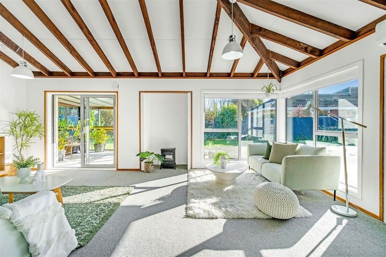 Photo of property in 1/195b Wairakei Road, Bryndwr, Christchurch, 8053