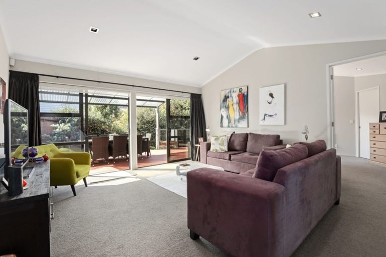 Photo of property in 2 Grenache Place, Rototuna, Hamilton, 3210