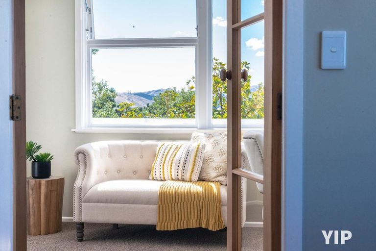 Photo of property in 18 Jane Grove, Paparangi, Wellington, 6037