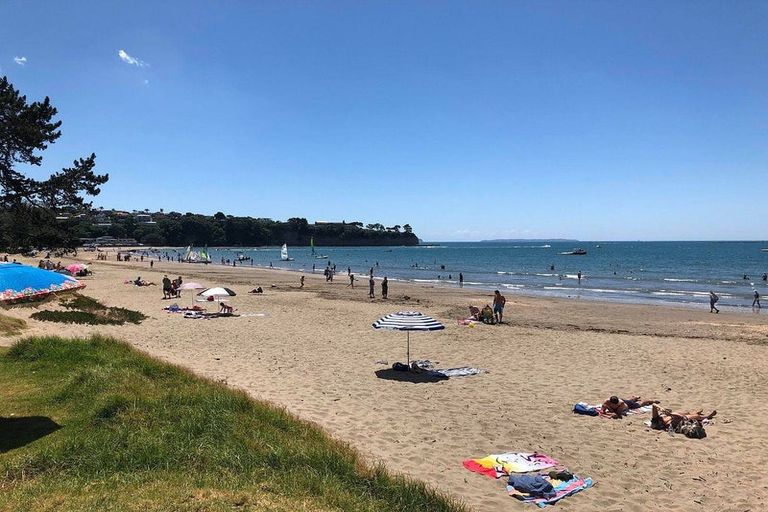 Photo of property in 98 Oaktree Avenue, Browns Bay, Auckland, 0630