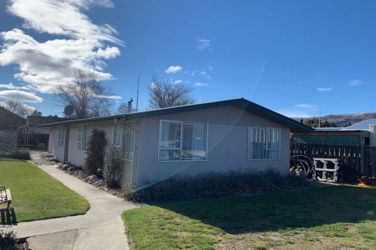 Photo of property in 2 Kirtle Place, Cromwell, 9310