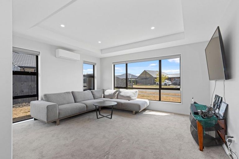 Photo of property in 32 Evelyn Crescent, Marshland, Christchurch, 8083