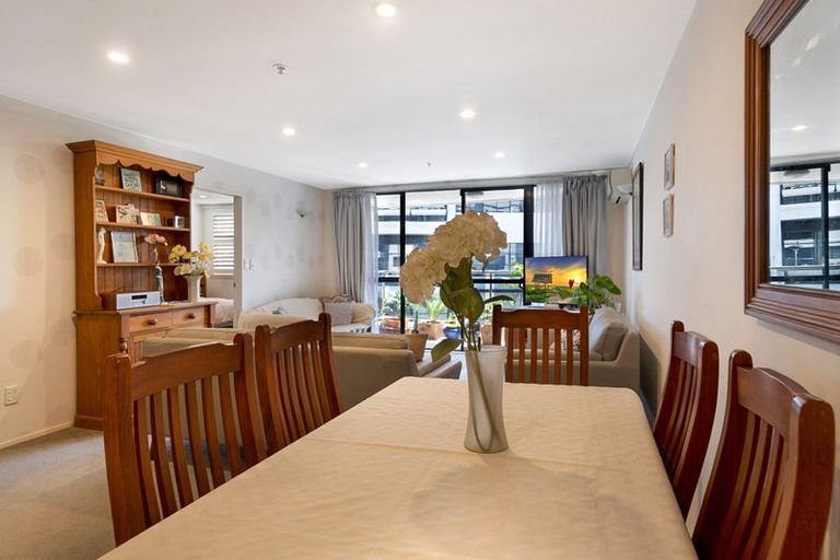 Photo of property in 2i/175 Hurstmere Road, Takapuna, Auckland, 0622