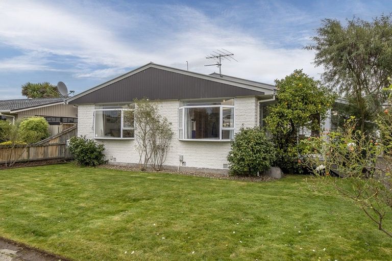 Photo of property in 21 Chilton Drive, Mairehau, Christchurch, 8052