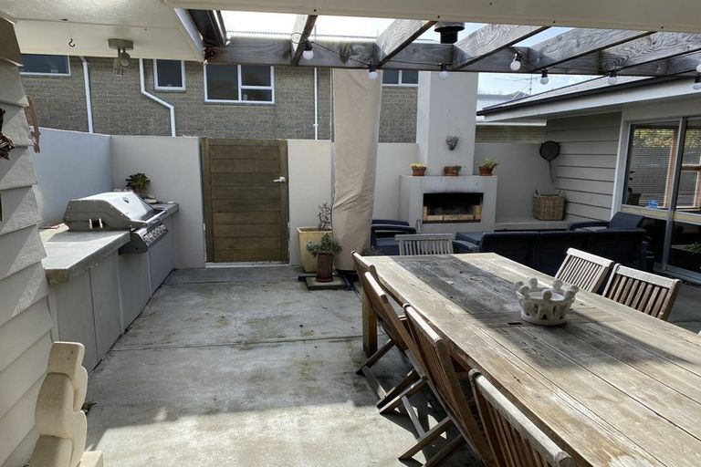 Photo of property in 122 Waimairi Road, Ilam, Christchurch, 8041