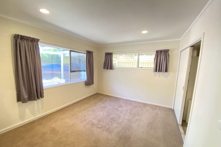Photo of property in 41 Cron Avenue, Te Atatu South, Auckland, 0610