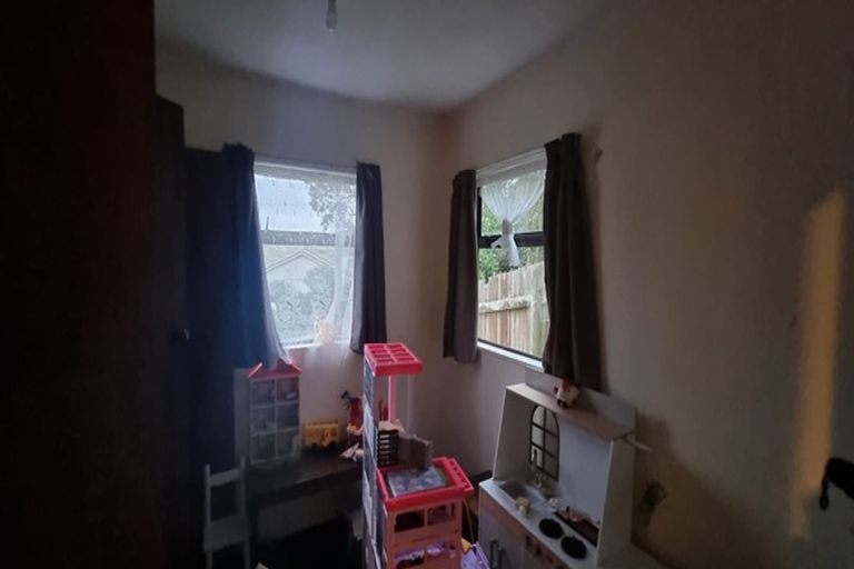 Photo of property in 142 Mark Avenue, Grenada Village, Wellington, 6037