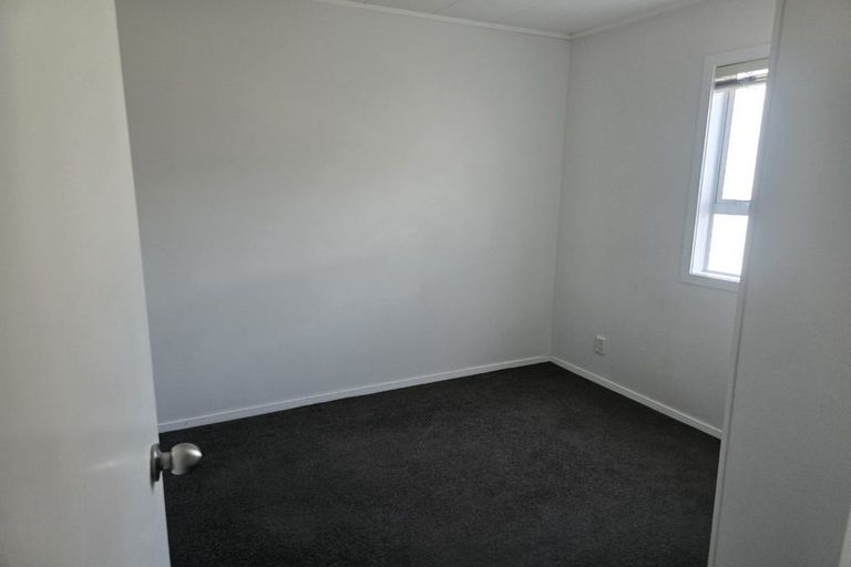Photo of property in 2/1 Tomintoul Place, Highland Park, Auckland, 2010