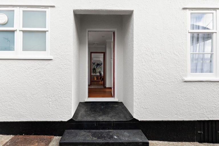 Photo of property in 15 East Street, Petone, Lower Hutt, 5012