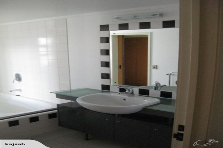 Photo of property in Dominion Apartments, 27/80 Victoria Street, Wellington Central, Wellington, 6011