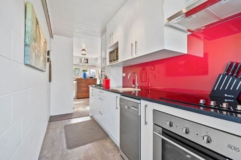 Photo of property in 7/18 Parr Terrace, Castor Bay, Auckland, 0620