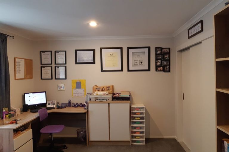 Photo of property in 296 Forest Hill Road, Waiatarua, Auckland, 0612