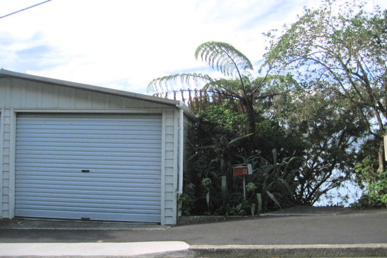 Photo of property in 26 Fortification Road, Karaka Bays, Wellington, 6022