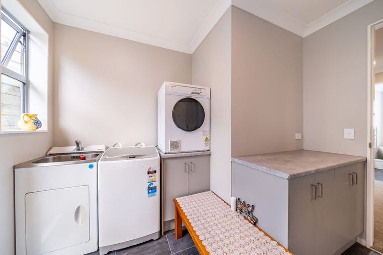 Photo of property in 31 Percy Kinsman Crescent, Riverstone Terraces, Upper Hutt, 5018