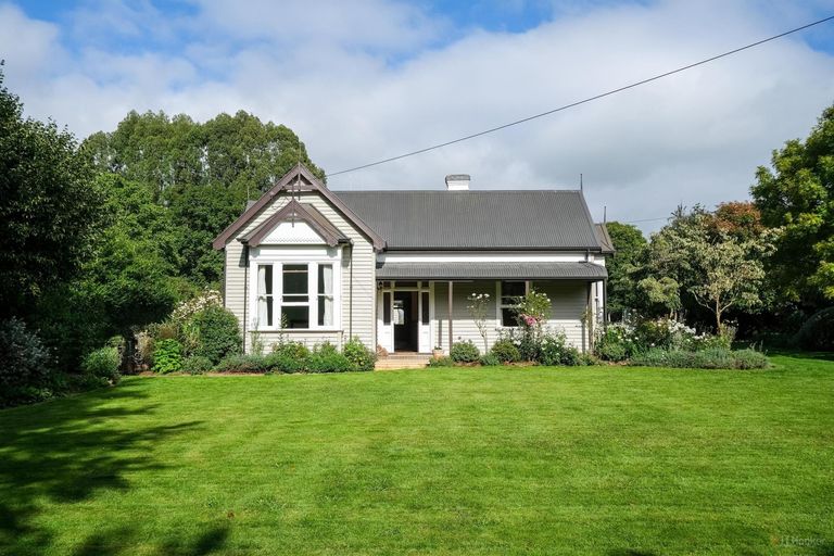 Photo of property in 111 Main North Road, Geraldine, 7930