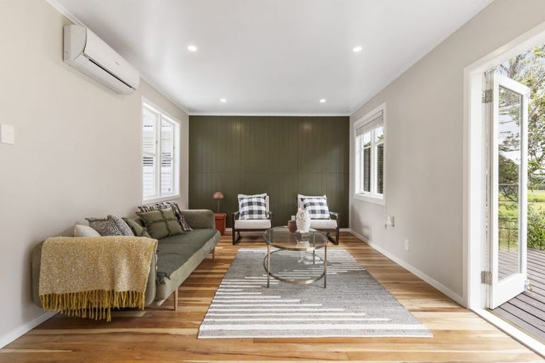 Photo of property in 24d Clinton Avenue, Te Atatu Peninsula, Auckland, 0610