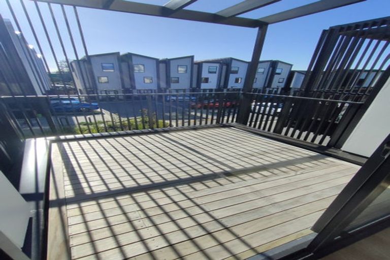 Photo of property in 7/32a Westgate Drive, Massey, Auckland, 0614