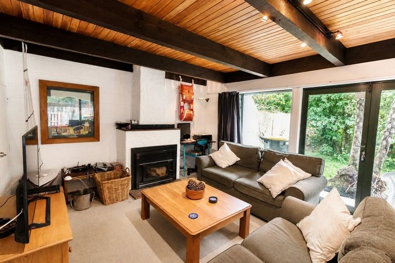 Photo of property in 2a Pitoitoi Road, Days Bay, Lower Hutt, 5013