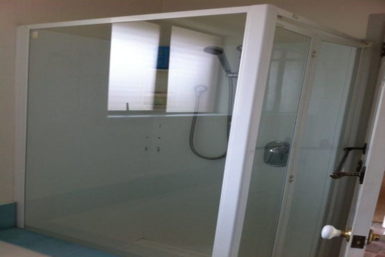 Photo of property in 4 Haynes Avenue, Upper Riccarton, Christchurch, 8041