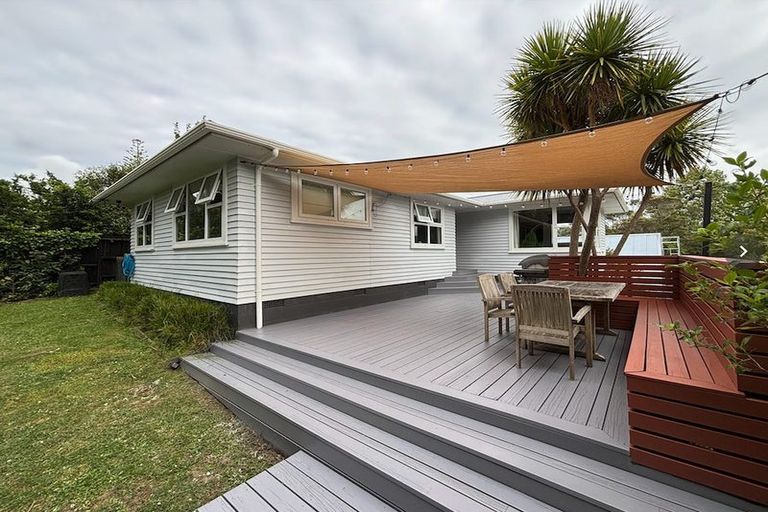 Photo of property in 30 Atkinson Road, Titirangi, Auckland, 0604