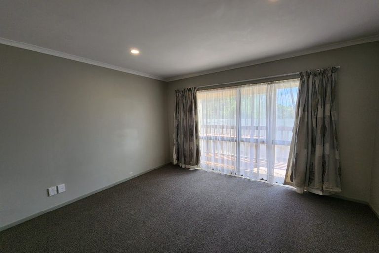 Photo of property in 8 Rembrandt Place, Opaheke, Papakura, 2113