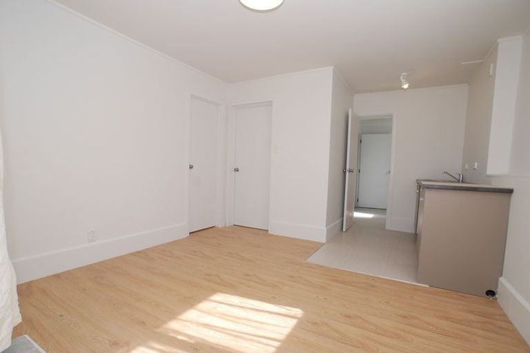 Photo of property in 21 Camrose Place, Glenfield, Auckland, 0629