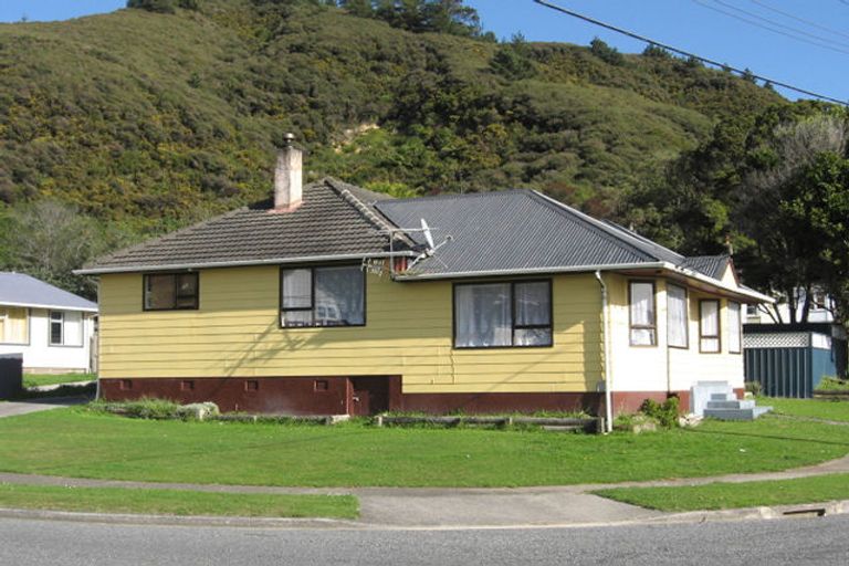 Photo of property in 1 Frethey Grove, Naenae, Lower Hutt, 5011