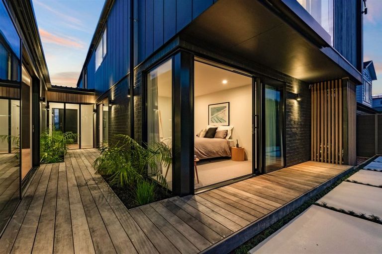 Photo of property in 27 Headsail Drive, Long Bay, Auckland, 0630