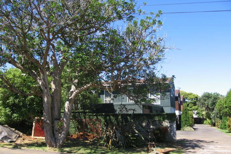 Photo of property in 2/10 Pierce Road, Milford, Auckland, 0620