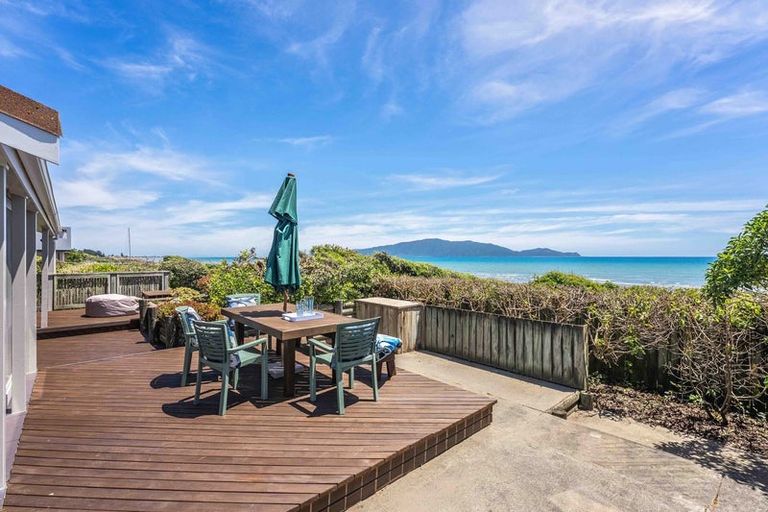Photo of property in 93 Field Way, Waikanae Beach, Waikanae, 5036