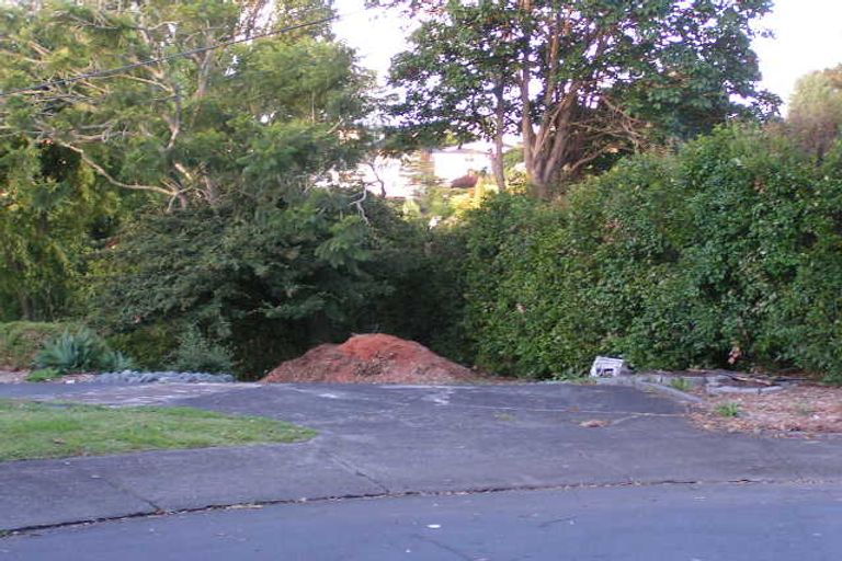 Photo of property in 2/5a Crichton Terrace, Hauraki, Auckland, 0622