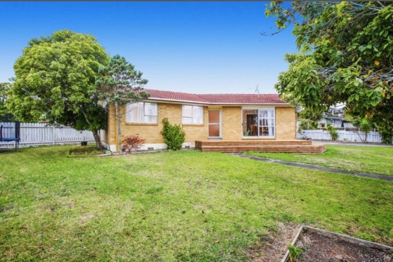 Photo of property in 2 Cranberry Place, Bucklands Beach, Auckland, 2012