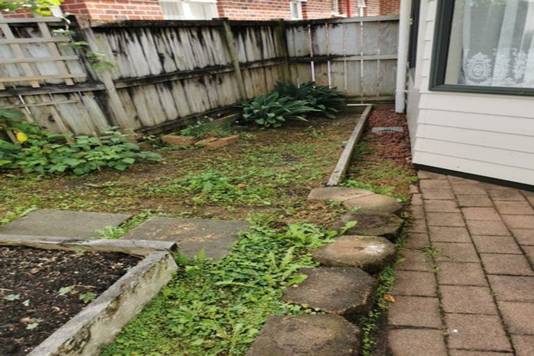 Photo of property in 70 Sturges Road, Henderson, Auckland, 0612