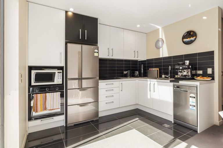 Photo of property in 20/8 Thatcher Crescent, Crofton Downs, Wellington, 6035