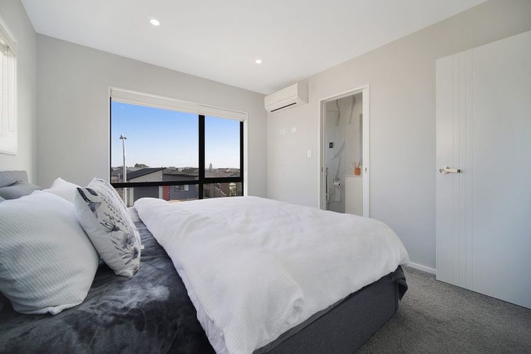 Photo of property in 20 Survila Street, Takanini, 2110