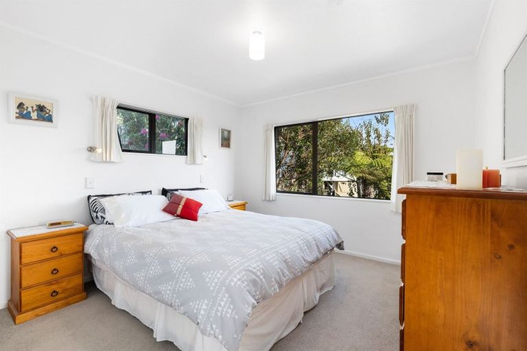Photo of property in 2/4 Danbury Drive, Torbay, Auckland, 0630