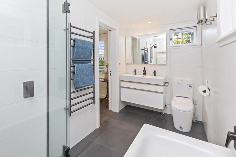 Photo of property in 67 Hackthorne Road, Cashmere, Christchurch, 8022