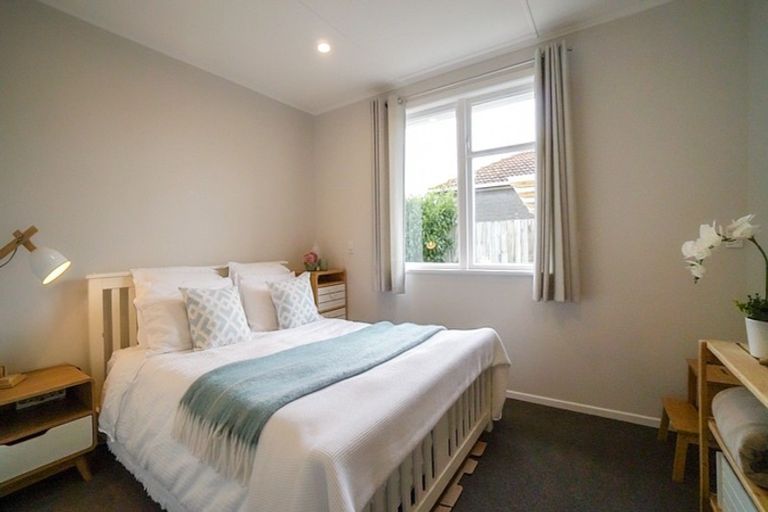 Photo of property in 4 Sasanof View, Ascot Park, Porirua, 5024