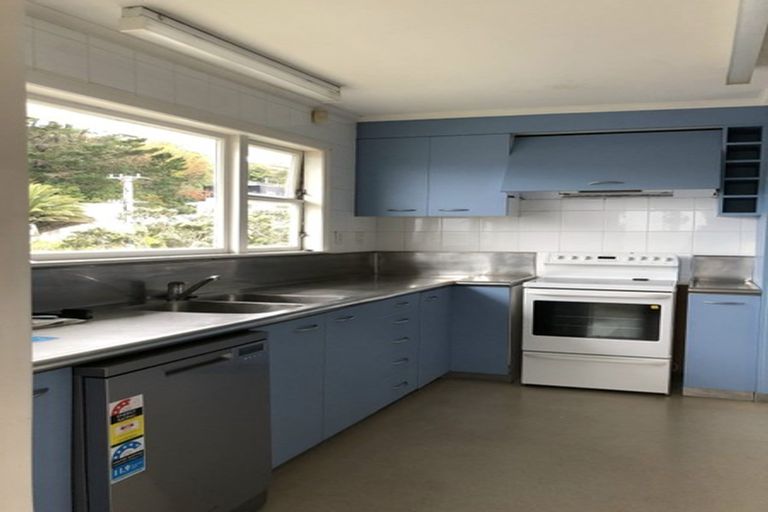 Photo of property in 75 Kenmore Street, Newlands, Wellington, 6037