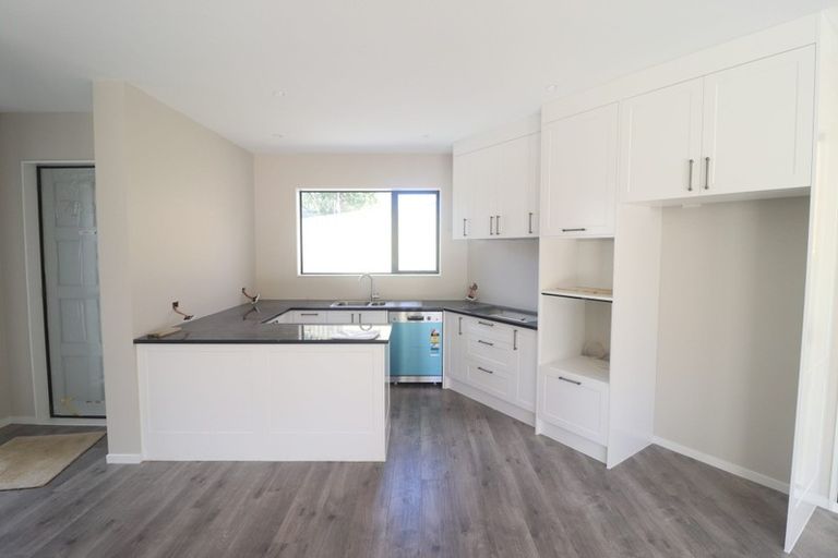 Photo of property in 6c St Catherine Crescent, West Harbour, Auckland, 0618