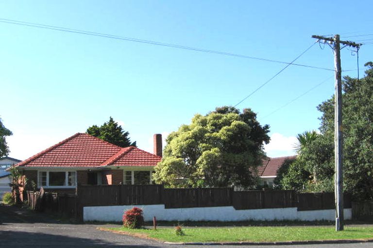 Photo of property in 2/12 Akehurst Avenue, New Lynn, Auckland, 0600