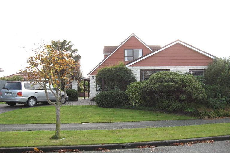 Photo of property in 16 Sawtell Place, Northcote, Christchurch, 8052